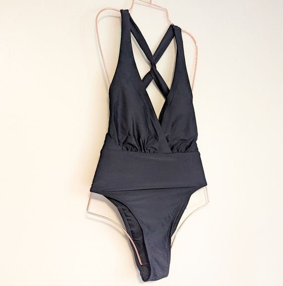 Cupshe Black One-piece Swimsuit with Tie-back And Ruching - Picture 4 of 4